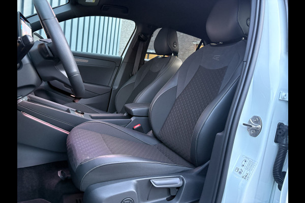 Volkswagen T-Roc 1.5 eTsi R-Line First Edition | Black Style | 360 Camera | Head Up | Elk. A-klep | IQ Light | Prijs Rijklaar!!