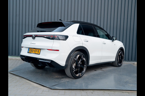 Volkswagen T-Roc 1.5 eTsi R-Line First Edition | Black Style | 360 Camera | Head Up | Elk. A-klep | IQ Light | Prijs Rijklaar!!