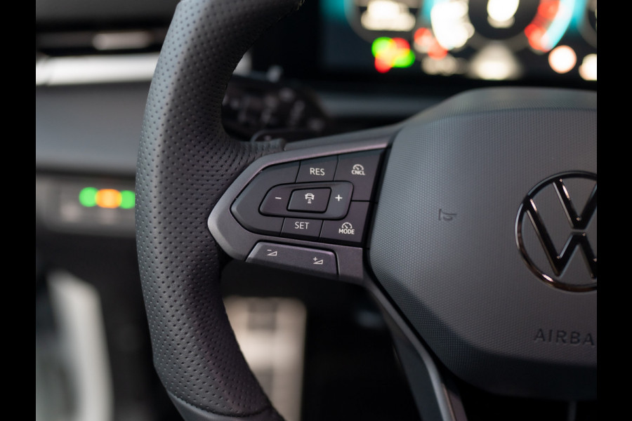 Volkswagen T-Roc 1.5 eTsi R-Line First Edition | Black Style | 360 Camera | Head Up | Elk. A-klep | IQ Light | Prijs Rijklaar!!