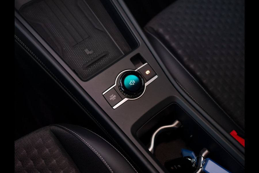 Volkswagen T-Roc 1.5 eTsi R-Line First Edition | Black Style | 360 Camera | Head Up | Elk. A-klep | IQ Light | Prijs Rijklaar!!