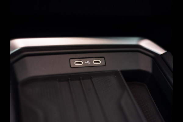 Volkswagen T-Roc 1.5 eTsi R-Line First Edition | Black Style | 360 Camera | Head Up | Elk. A-klep | IQ Light | Prijs Rijklaar!!