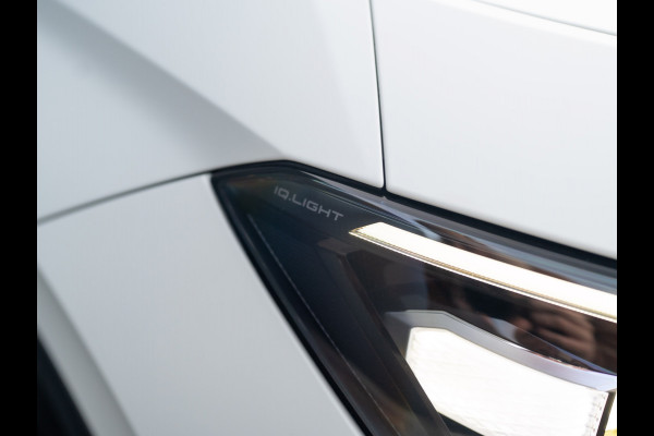 Volkswagen T-Roc 1.5 eTsi R-Line First Edition | Black Style | 360 Camera | Head Up | Elk. A-klep | IQ Light | Prijs Rijklaar!!