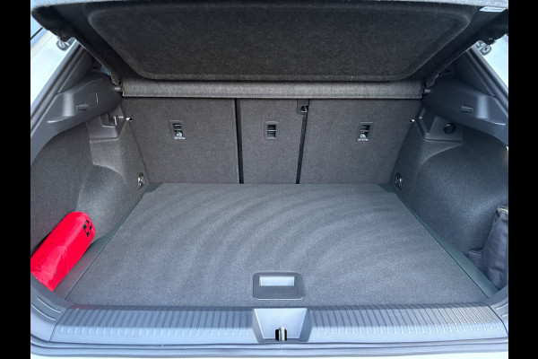 Volkswagen T-Roc 1.5 eTsi R-Line First Edition | Black Style | 360 Camera | Head Up | Elk. A-klep | IQ Light | Prijs Rijklaar!!