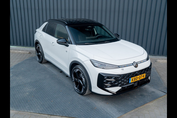 Volkswagen T-Roc 1.5 eTsi R-Line First Edition | Black Style | 360 Camera | Head Up | Elk. A-klep | IQ Light | Prijs Rijklaar!!