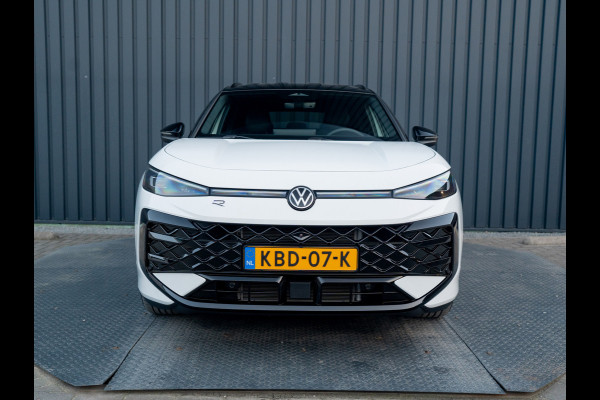 Volkswagen T-Roc 1.5 eTsi R-Line First Edition | Black Style | 360 Camera | Head Up | Elk. A-klep | IQ Light | Prijs Rijklaar!!