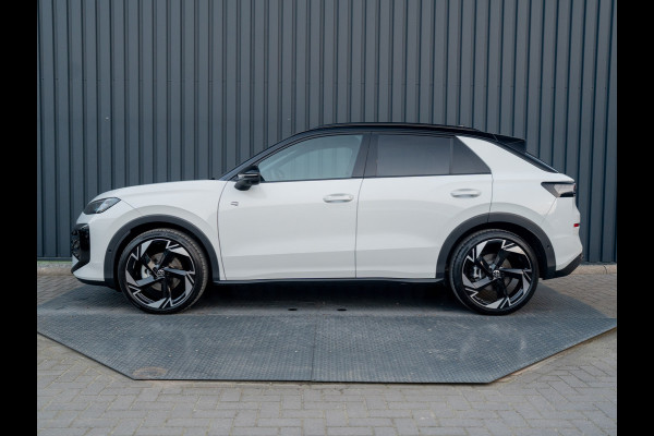 Volkswagen T-Roc 1.5 eTsi R-Line First Edition | Black Style | 360 Camera | Head Up | Elk. A-klep | IQ Light | Prijs Rijklaar!!