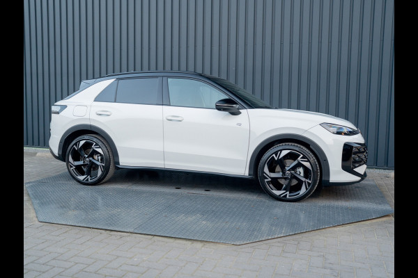 Volkswagen T-Roc 1.5 eTsi R-Line First Edition | Black Style | 360 Camera | Head Up | Elk. A-klep | IQ Light | Prijs Rijklaar!!