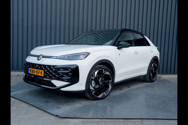 Volkswagen T-Roc 1.5 eTsi R-Line First Edition | Black Style | 360 Camera | Head Up | Elk. A-klep | IQ Light | Prijs Rijklaar!!