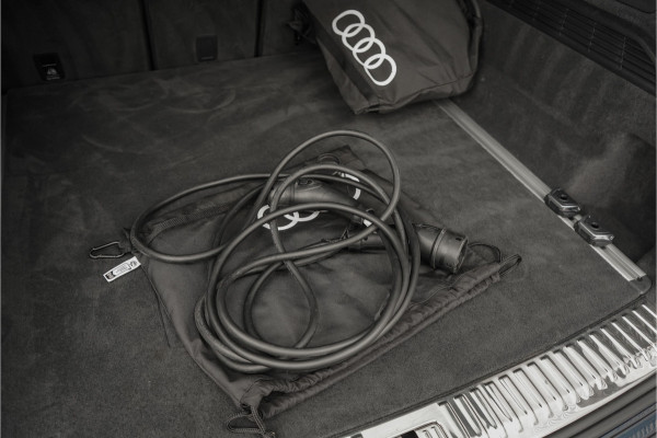 Audi Q8 55 TFSI e Quattro Pro Line S Pano Luchtverin ACC B&O 23"