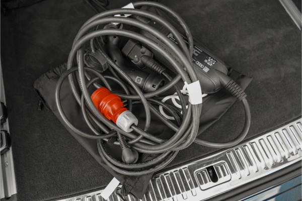 Audi Q8 55 TFSI e Quattro Pro Line S Pano Luchtverin ACC B&O 23"