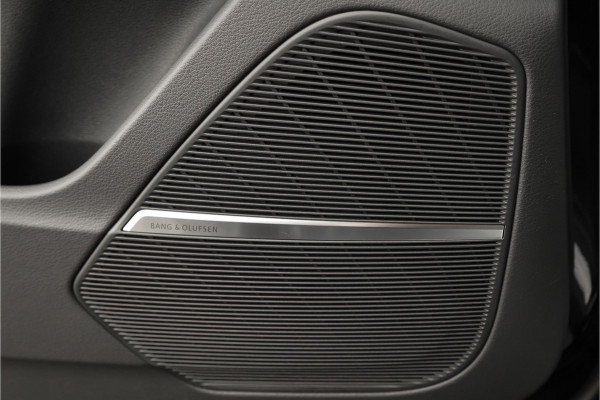 Audi Q8 55 TFSI e Quattro Pro Line S Pano Luchtverin ACC B&O 23"