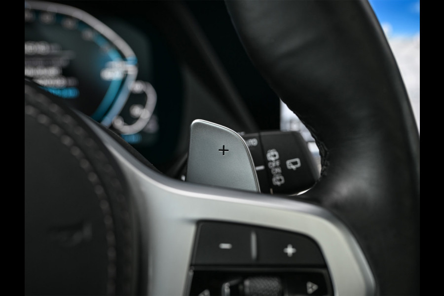 BMW X5 xDrive45e High Executive 394pk M-Sport | M-Sportbrake | Shadow-Line | Panorama dak | Trekhaak | Ambiance interieur | Adaptive Led | 360 Camera | Harman/Kardon | Adaptive Cruise