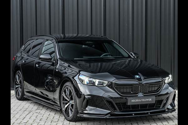 BMW 5 Serie Touring 530e Xdrive 300pk M Sport | Shadowline | Comfort access | Bowers&Wilkins | Iconic grill | Active cruise | 360 camera | Ambiance | El. trekhaak