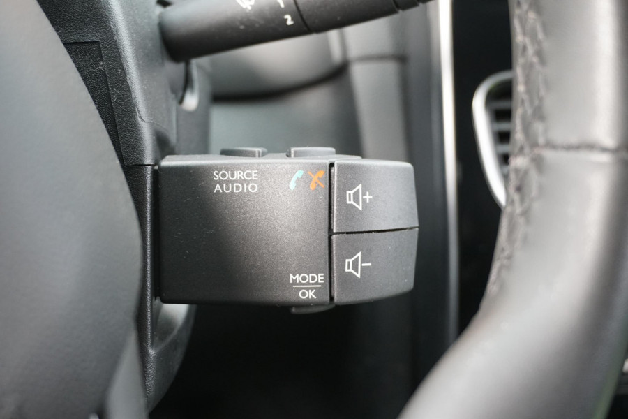 Renault Clio Estate 0.9 TCe Limited + NAVI / SENOREN / BLUETOOTH