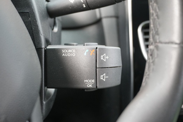 Renault Clio Estate 0.9 TCe Limited + NAVI / SENOREN / BLUETOOTH