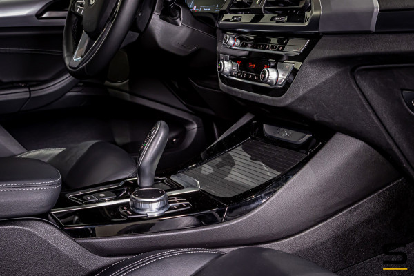 BMW X3 XDrive30e High Executive|Trekhaak|Leder|Cam|HUD|Stoel