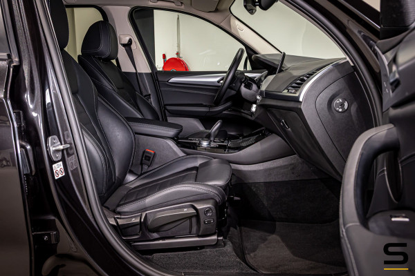 BMW X3 XDrive30e High Executive|Trekhaak|Leder|Cam|HUD|Stoel