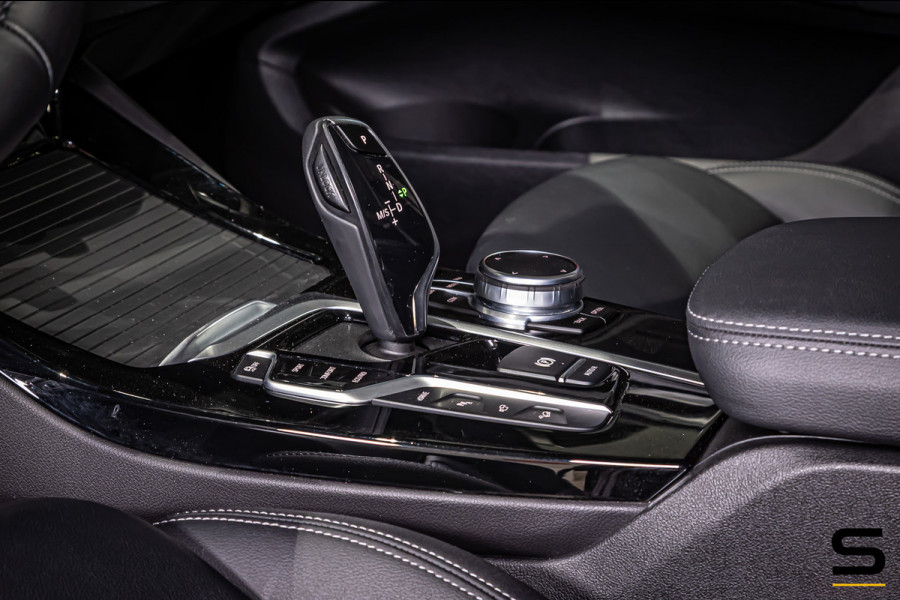 BMW X3 XDrive30e High Executive|Trekhaak|Leder|Cam|HUD|Stoel