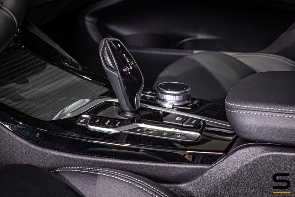 BMW X3 XDrive30e High Executive|Trekhaak|Leder|Cam|HUD|Stoel