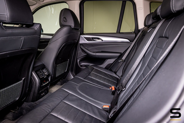 BMW X3 XDrive30e High Executive|Trekhaak|Leder|Cam|HUD|Stoel