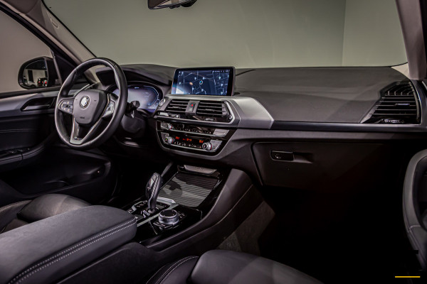 BMW X3 XDrive30e High Executive|Trekhaak|Leder|Cam|HUD|Stoel