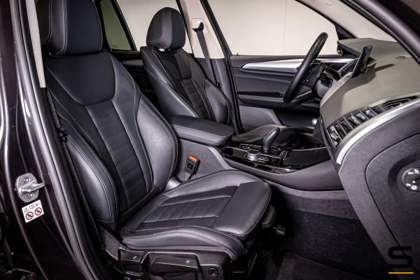 BMW X3 XDrive30e High Executive|Trekhaak|Leder|Cam|HUD|Stoel