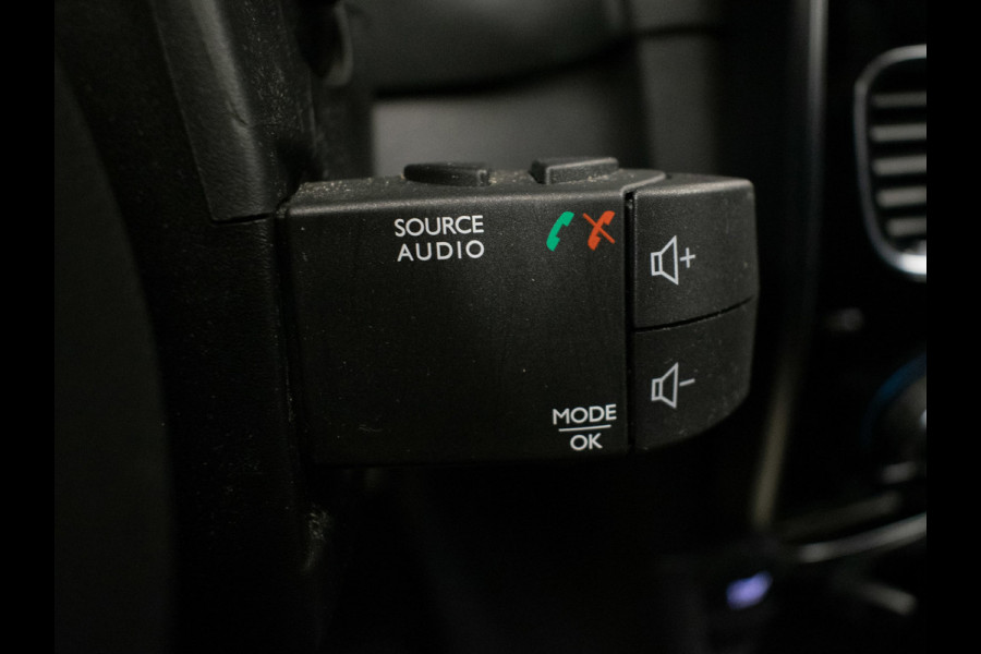 Renault Clio 0.9 TCe Zen Sport (NAVI,PDC,CRUISE,BLUETOOTH,LED,ELEKTRISCH PAKKET,SPORTSTOELEN,NETTE STAAT)