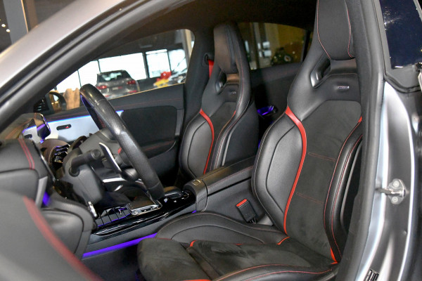 Mercedes-Benz CLA-Klasse AMG 35 4MATIC Aero. Schaal, Perf Stuur, Burm, Keyless, Camera, CarPlay, Sfeer!