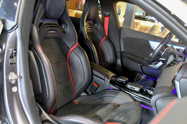 Mercedes-Benz CLA-Klasse AMG 35 4MATIC Aero. Schaal, Perf Stuur, Burm, Keyless, Camera, CarPlay, Sfeer!