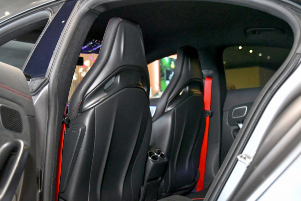 Mercedes-Benz CLA-Klasse AMG 35 4MATIC Aero. Schaal, Perf Stuur, Burm, Keyless, Camera, CarPlay, Sfeer!