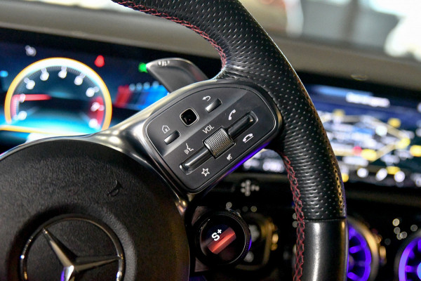 Mercedes-Benz CLA-Klasse AMG 35 4MATIC Aero. Schaal, Perf Stuur, Burm, Keyless, Camera, CarPlay, Sfeer!