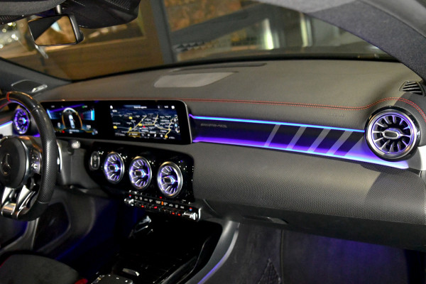 Mercedes-Benz CLA-Klasse AMG 35 4MATIC Aero. Schaal, Perf Stuur, Burm, Keyless, Camera, CarPlay, Sfeer!