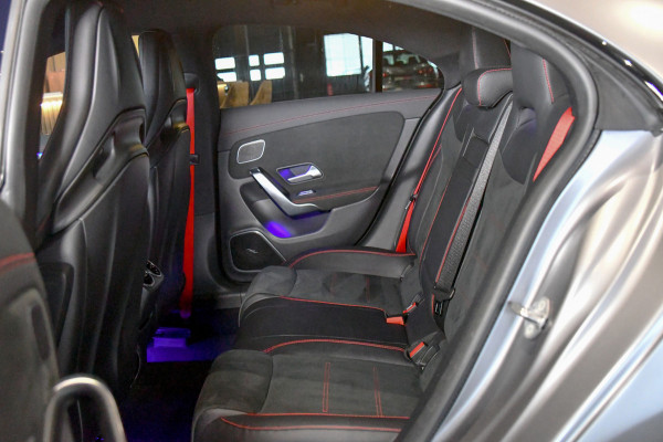 Mercedes-Benz CLA-Klasse AMG 35 4MATIC Aero. Schaal, Perf Stuur, Burm, Keyless, Camera, CarPlay, Sfeer!
