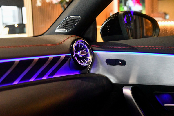 Mercedes-Benz CLA-Klasse AMG 35 4MATIC Aero. Schaal, Perf Stuur, Burm, Keyless, Camera, CarPlay, Sfeer!