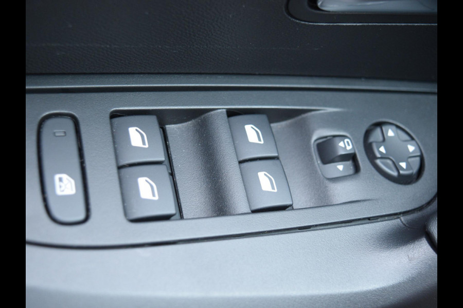 Peugeot 2008 1.2 Turbo GT SCHUIF- KANTELDAK | CAMERA MET SENSOREN | NAVI & CARPLAY |