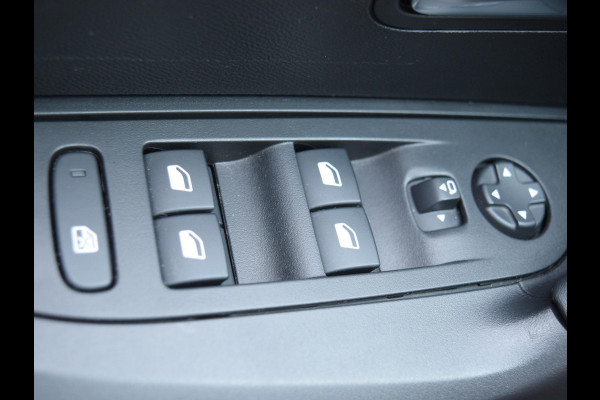 Peugeot 2008 1.2 Turbo GT SCHUIF- KANTELDAK | CAMERA MET SENSOREN | NAVI & CARPLAY |