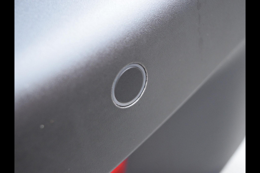 Peugeot 2008 1.2 Turbo GT SCHUIF- KANTELDAK | CAMERA MET SENSOREN | NAVI & CARPLAY |