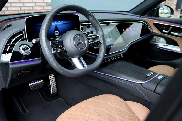 Mercedes-Benz E-Klasse Estate 300 e AMG Line | Luchtvering | Hyperscreen | Stoelventilatie | Distronic+ | Massage | Digital Light | Trekhaak | Surround Camera | Nappa Leder | Burmester | Keyless Go | Vlakkenverwarming |