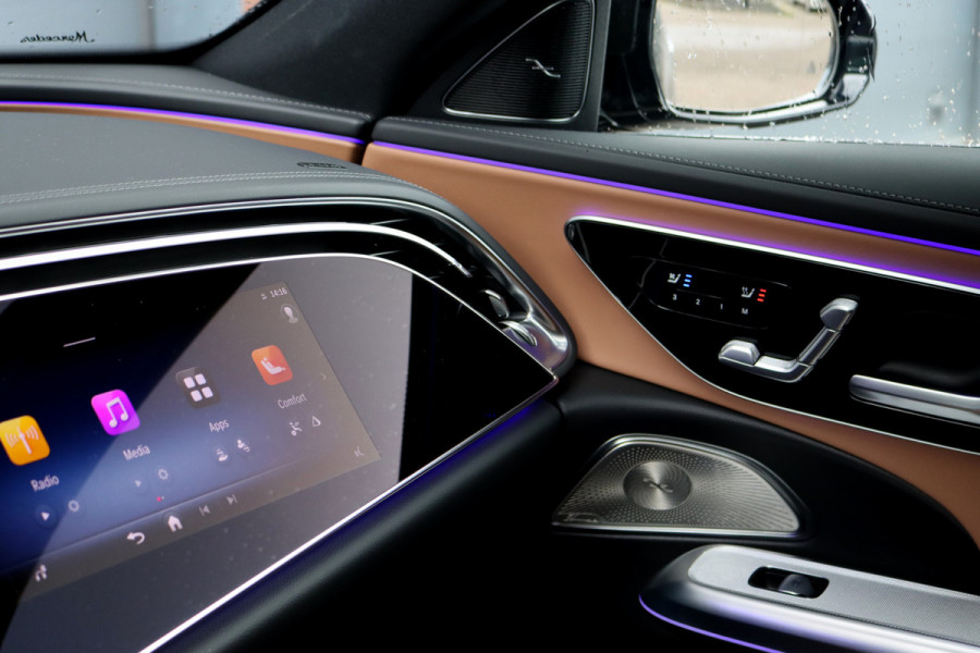 Mercedes-Benz E-Klasse Estate 300 e AMG Line | Luchtvering | Hyperscreen | Stoelventilatie | Distronic+ | Massage | Digital Light | Trekhaak | Surround Camera | Nappa Leder | Burmester | Keyless Go | Vlakkenverwarming |