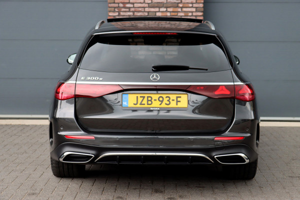 Mercedes-Benz E-Klasse Estate 300 e AMG Line | Luchtvering | Hyperscreen | Stoelventilatie | Distronic+ | Massage | Digital Light | Trekhaak | Surround Camera | Nappa Leder | Burmester | Keyless Go | Vlakkenverwarming |