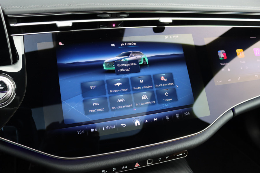 Mercedes-Benz E-Klasse Estate 300 e AMG Line | Luchtvering | Hyperscreen | Stoelventilatie | Distronic+ | Massage | Digital Light | Trekhaak | Surround Camera | Nappa Leder | Burmester | Keyless Go | Vlakkenverwarming |