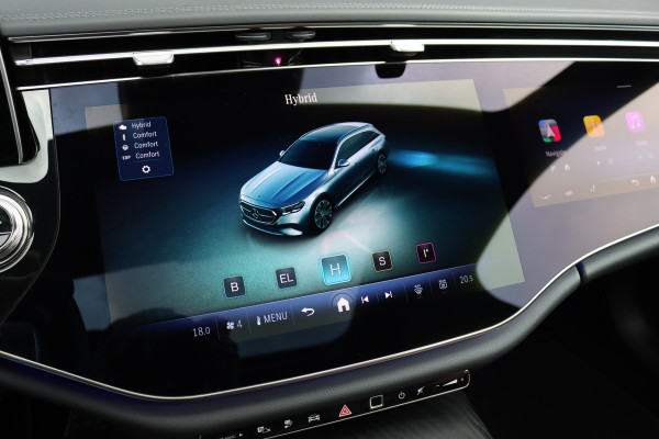 Mercedes-Benz E-Klasse Estate 300 e AMG Line | Luchtvering | Hyperscreen | Stoelventilatie | Distronic+ | Massage | Digital Light | Trekhaak | Surround Camera | Nappa Leder | Burmester | Keyless Go | Vlakkenverwarming |