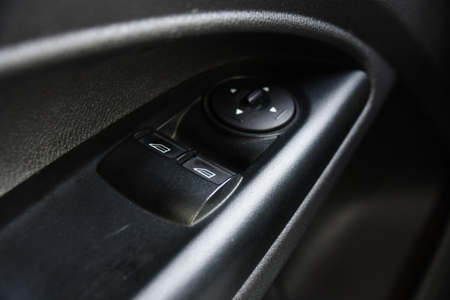 Ford Transit Connect 1.5 TDCI L2 PB Edition Sensoren, Airco, 120pk, Voorruitverwarming, 3 zits, Uniek!