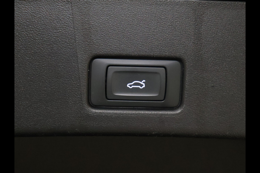 Audi Q4 Sportback e-tron 40 Launch edition Advanced Plus 77 kWh [TREKHAAK INKLAPBAAR, MEMORY SEATS, APPLE CARPLAY, ANDROID, STUURVERWARMING, ADAPTIVE CRUISE, CAMERA, STOELVERWARMING, PDC V+A, CLIMATE, NIEUWSTAAT]