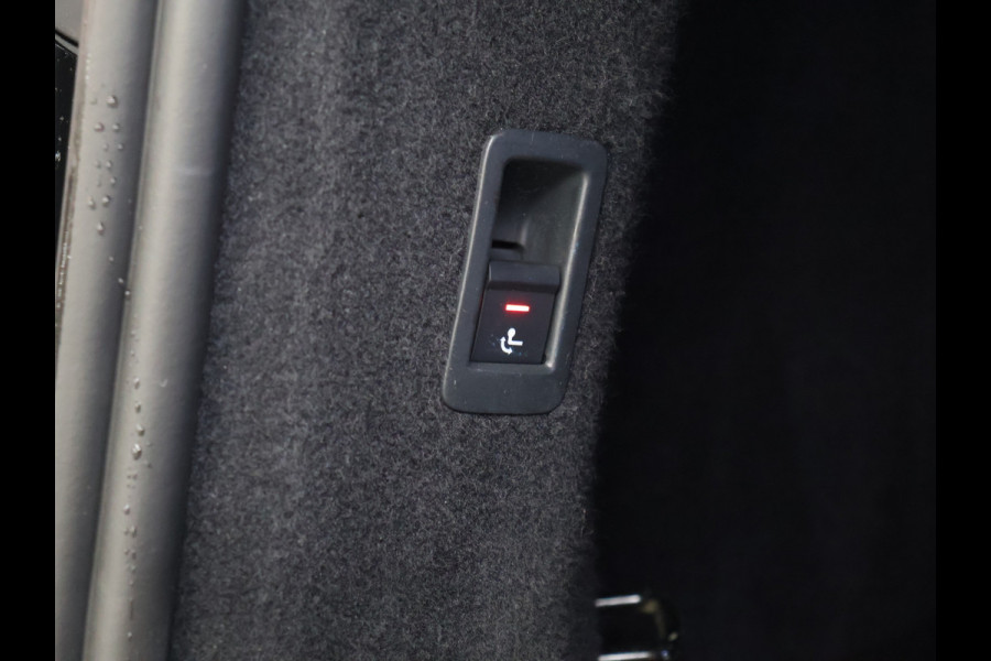 Audi Q4 Sportback e-tron 40 Launch edition Advanced Plus 77 kWh [TREKHAAK INKLAPBAAR, MEMORY SEATS, APPLE CARPLAY, ANDROID, STUURVERWARMING, ADAPTIVE CRUISE, CAMERA, STOELVERWARMING, PDC V+A, CLIMATE, NIEUWSTAAT]