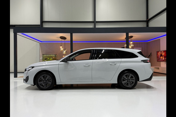 Peugeot 308 130pk Allure Trekhaak Navi, Leer Bekleding, Trekhaak, 360° Camera, ACC, LED Digital Cockpit,