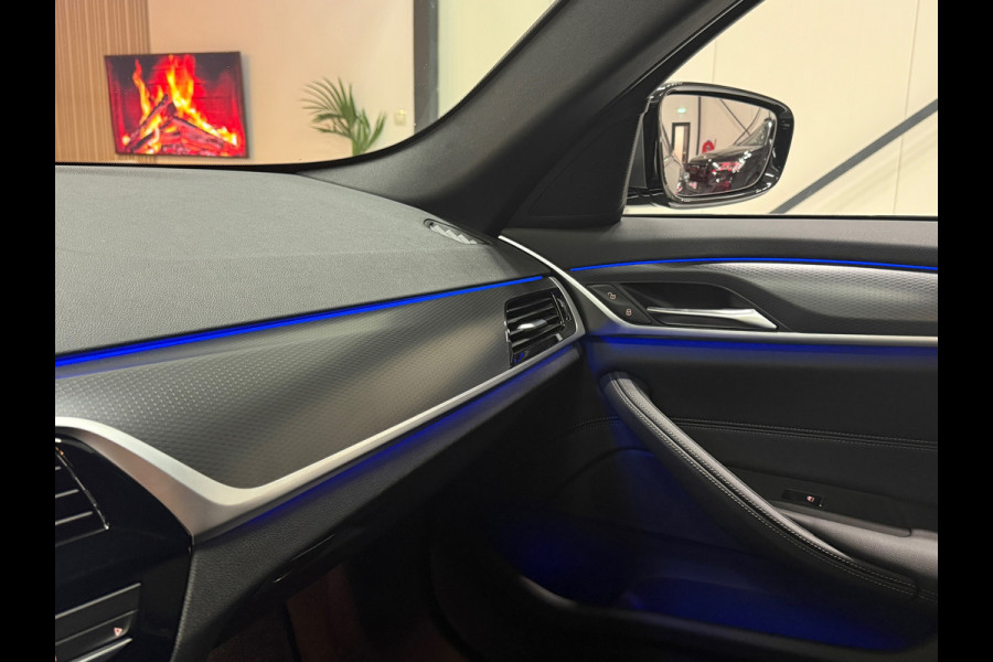 BMW 5 Serie Touring 520i Business Edition Plus M-pakket Hud Navi DAB Carplay Trekhaak Stoelverw. Memory Virtual Matrix ACC