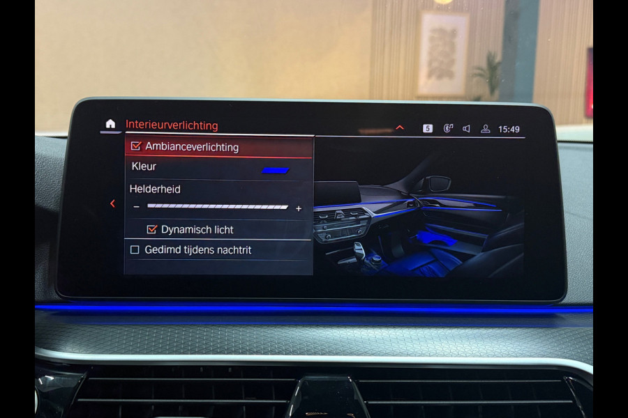 BMW 5 Serie Touring 520i Business Edition Plus M-pakket Hud Navi DAB Carplay Trekhaak Stoelverw. Memory Virtual Matrix ACC