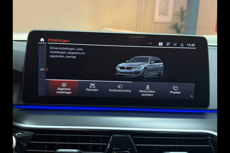 BMW 5 Serie Touring 520i Business Edition Plus M-pakket Hud Navi DAB Carplay Trekhaak Stoelverw. Memory Virtual Matrix ACC