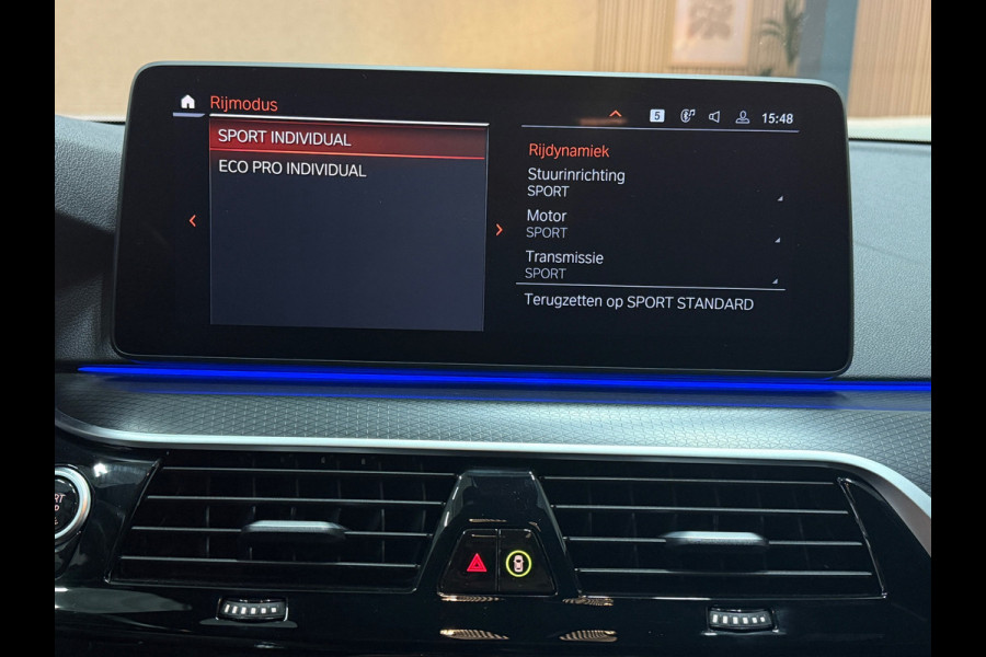 BMW 5 Serie Touring 520i Business Edition Plus M-pakket Hud Navi DAB Carplay Trekhaak Stoelverw. Memory Virtual Matrix ACC